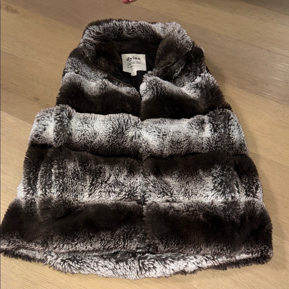 Dylan Los Ángeles faux fur best size medium white brown pockets warm fall EUC